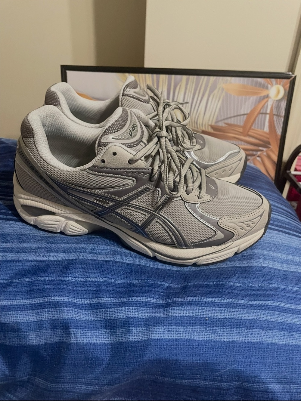 ASICS Men's Light Gray Mesh Athletic Sneakers with Navy Accents